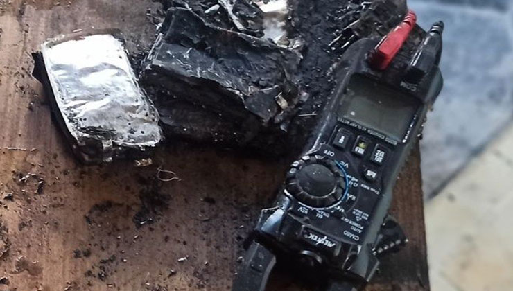 Şarjdaki telefonun bataryası patladı