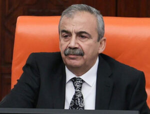 Sırrı Süreyya Önder’den gelen haberler kötü! Sağlık durumunu hastane açıkladı