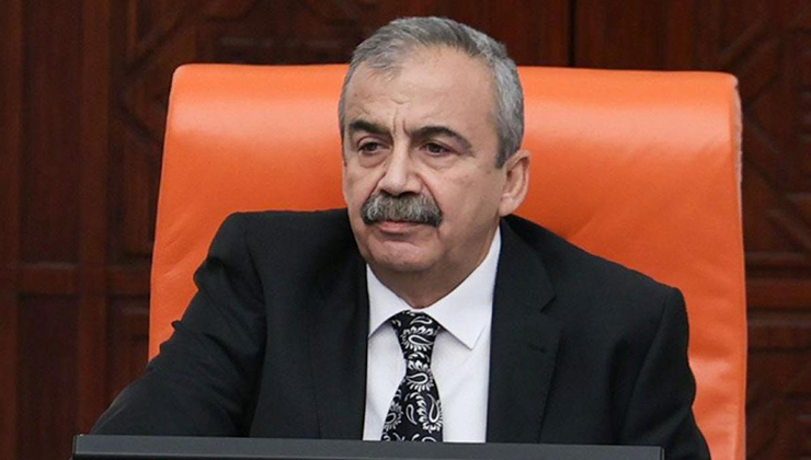 Sırrı Süreyya Önder’den gelen haberler kötü! Sağlık durumunu hastane açıkladı
