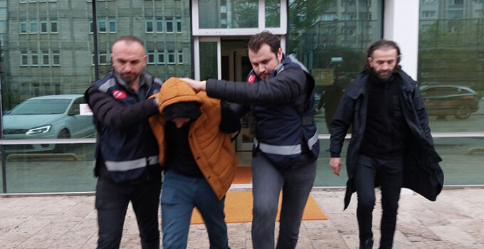 Sokak ortasında karısını öldüren koca tutuklandı