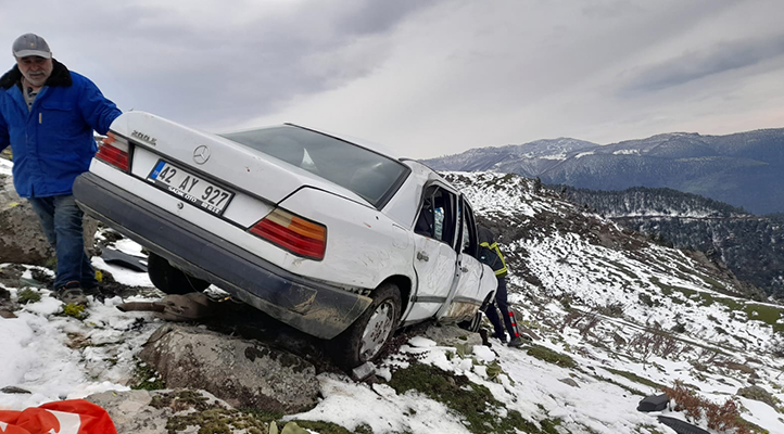 Tokat’ta otomobil 60 metrelik uçuruma yuvarlandı: 4 yaralı
