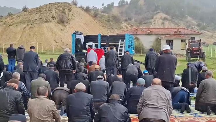 Vatandaşlar yağmur duasına çıktı, Kulu’da sel oldu