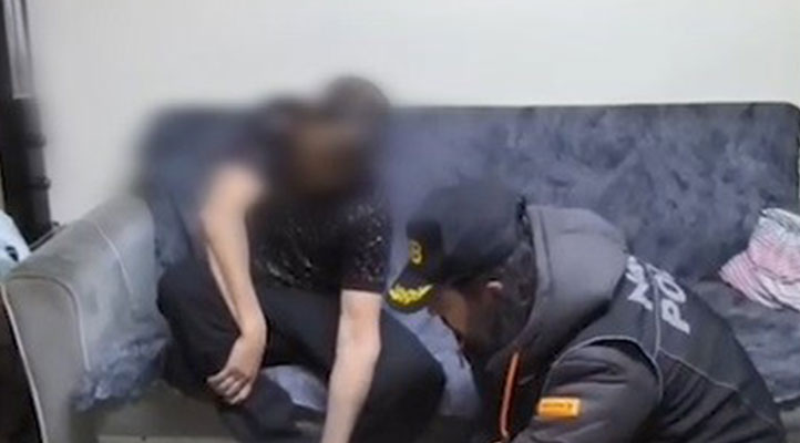 Yabancı uyruklu şahsın ayakkabısından uyuşturucu çıktı