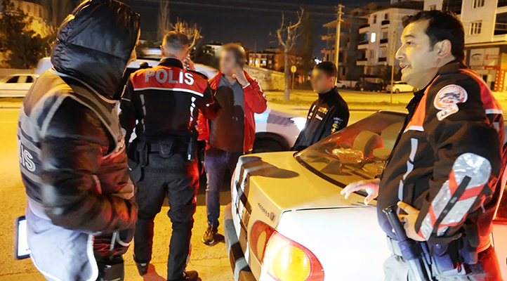 Yasaklı sentetik ecza haplarla yakalanan sürücü gözaltına alındı