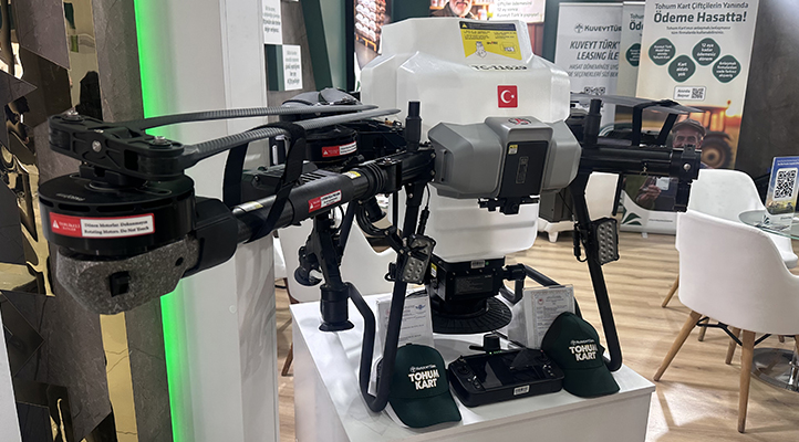 Yerli yazılımla üretilen zirai ilaçlama dronu çiftçinin hayatını kolaylaştırıyor