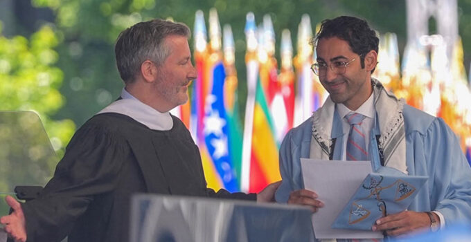 ABD’de serbest bırakılan Filistinli aktivist Mahdawi, Columbia Üniversitesinden mezun oldu