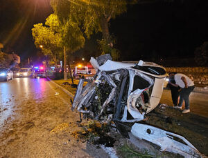 Adana’da otomobil, taksiye çarptı; 5 yaralı
