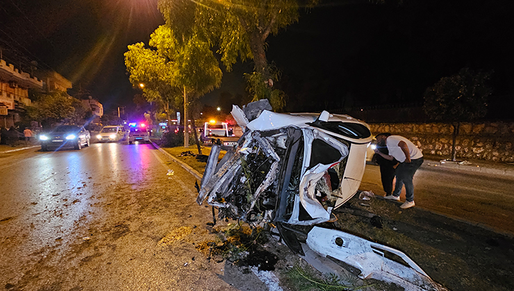 Adana’da otomobil, taksiye çarptı; 5 yaralı