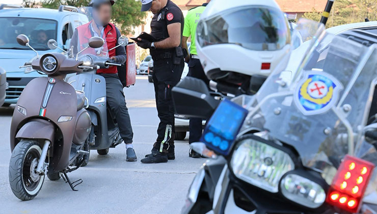 Aksaray’da 2 bin 500 motosiklet sürücüsüne kask cezası