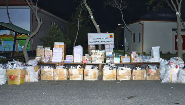 Aksaray’da kargo tırında binlerce kaçak ürün ele geçirildi