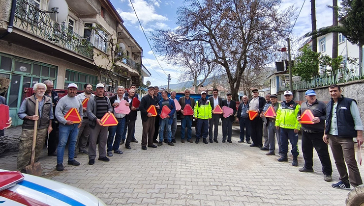 Akşehir İlçe Jandarma Komutanlığı traktör kazalarını önlemek için harekete geçti