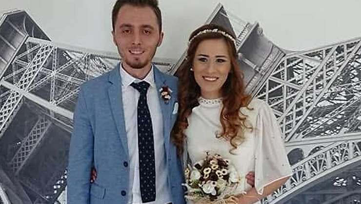 Anaokulunun düğün salonundaki etkinliğinde üzerlerine dekoratif kemer yıkılan doktor öldü, eşi ağır yaralandı