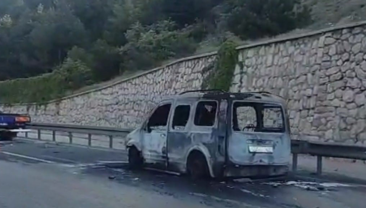 Ankara-Konya kara yolunda yanan araç hurdaya döndü