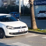 Annesinin elinden yola fırlayan 4 yaşındaki çocuğa otomobil çarptı