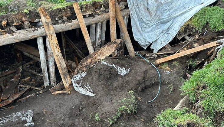 Ardahan’da sağanak nedeniyle ahırın çatısı çöktü