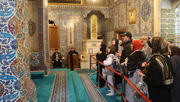 Başkan Altay günübirlik İstanbul gezisinde öğrencilerle buluştu