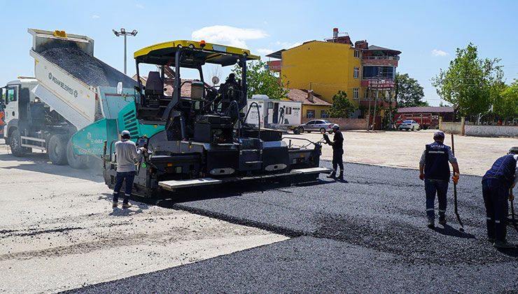 Başkan Kavuş, Meram’ın yoğun asfalt mesaisini denetledi
