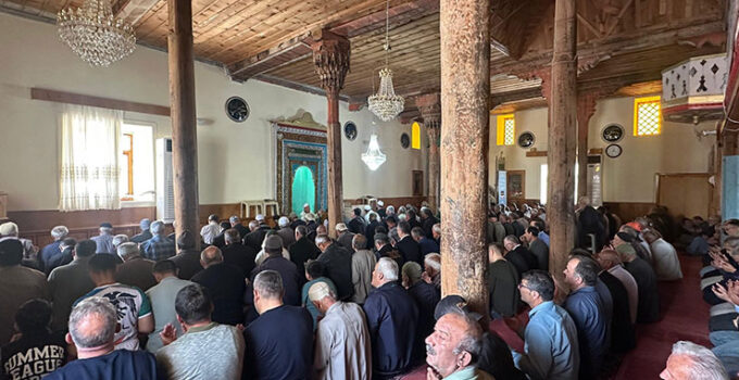 Beyşehir ve Derbent’te çiftçiler yağmur duasında buluştu