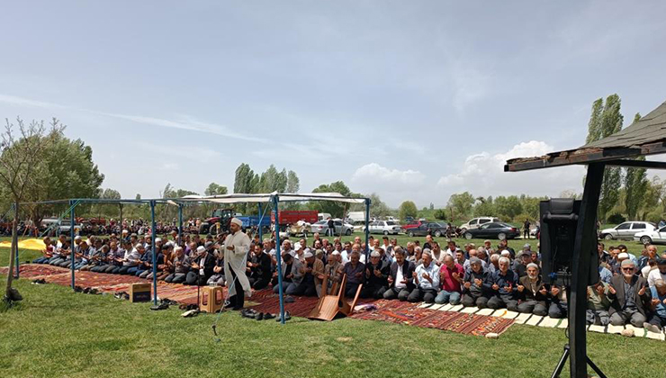 Beyşehir’de çiftçiler yağmur duasına çıktı