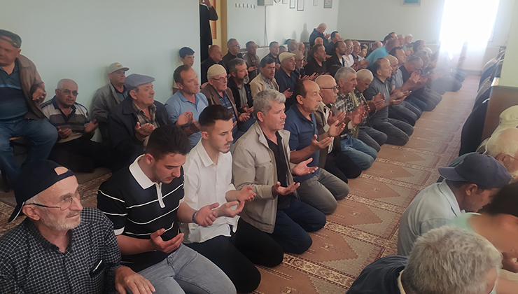 Beyşehir’de çiftçiler yağmur duasına çıktı