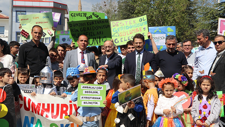 Beyşehir’de öğrenciler temiz çevre için yürüdü