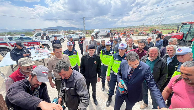 Bozkır’da çiftçilere reflektör dağıtıldı