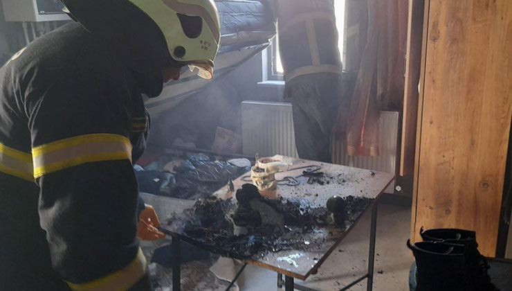 Burdur’da prizde unutulan ütü yangına neden oldu