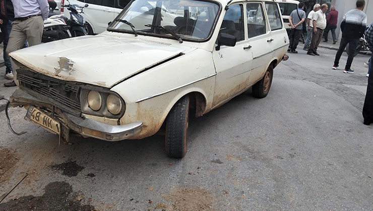 Çaldığı araç ile kaza yaptı, kaçmaya çalışırken vatandaşlara yakalandı