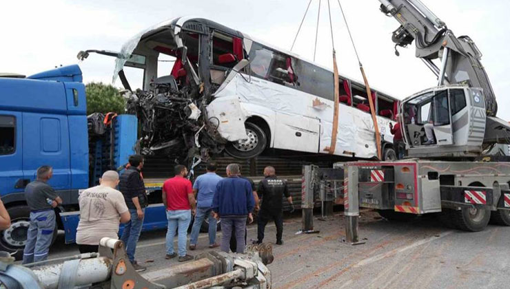 Çanakkale’de 8 kişinin hayatını kaybettiği kazada kamyonun yükünü kurallara uygun taşıdığı belirlendi