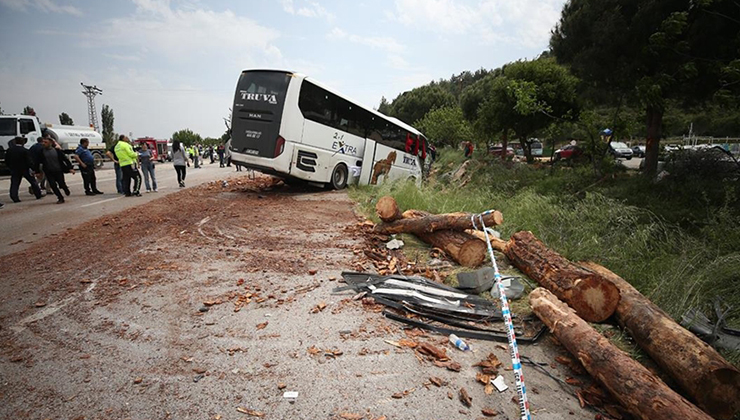 Çanakkale’de zincirleme kaza; 8 ölü, 20 yaralı