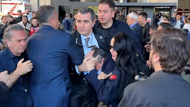CHP Genel Başkanı Özel yumruklu saldırıya uğradı
