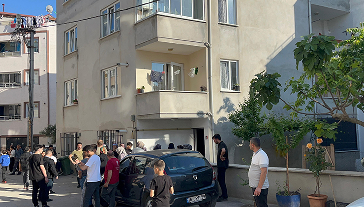 ‘Çöp atma’ tartışması kılıç ve sopalı kavgaya dönüştü: 3 yaralı