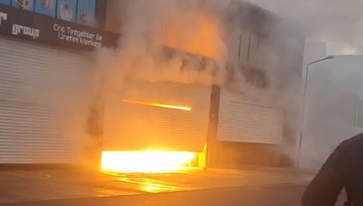 Diyarbakır’da kepenk tamiri sırasında çıkan kıvılcımla 4 dükkan yandı