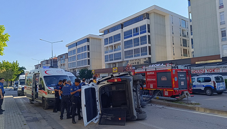 Ekip otosu kaza yaptı: 2’si polis, 5 yaralı