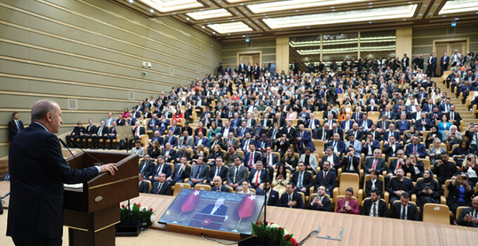 Erdoğan: Anadolu medyasının sesi gür çıktığı müddetçe demokrasimiz, sağlam temeller üzerinde yükselecektir