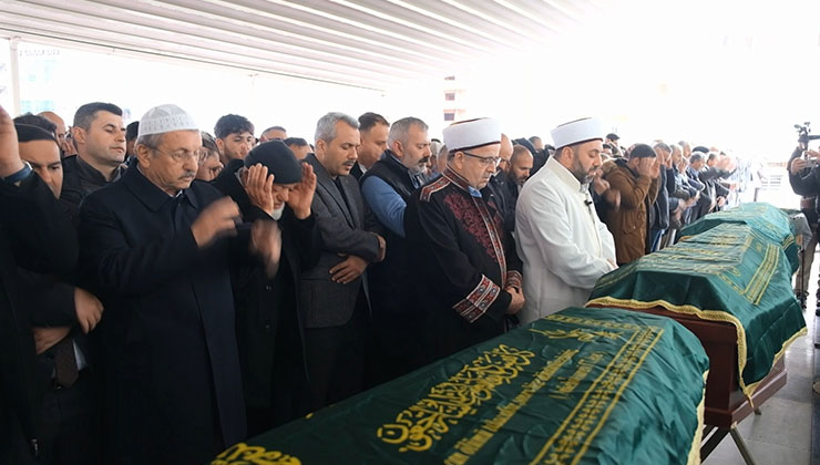 Fransa’daki yangında hayatını kaybeden 3 kardeş son yolculuğuna uğurlandı