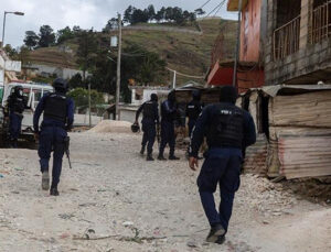 Haiti’de silahlı çetenin kasabaya saldırısında aralarında çocukların da olduğu 50 kişi öldü