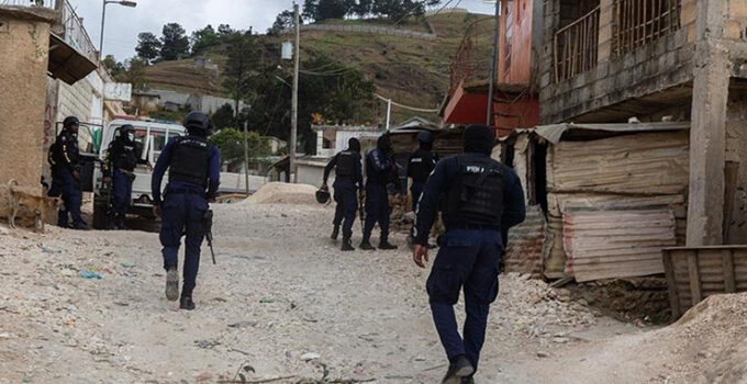 Haiti’de silahlı çetenin kasabaya saldırısında aralarında çocukların da olduğu 50 kişi öldü