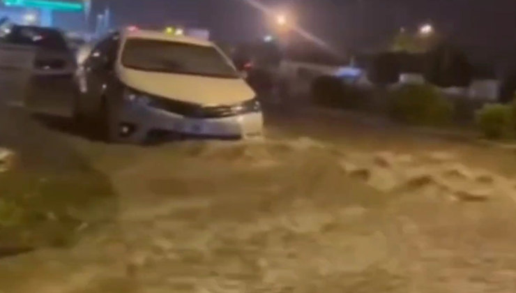 Hatay’da sağanak ve dolu, su baskınlarına neden oldu