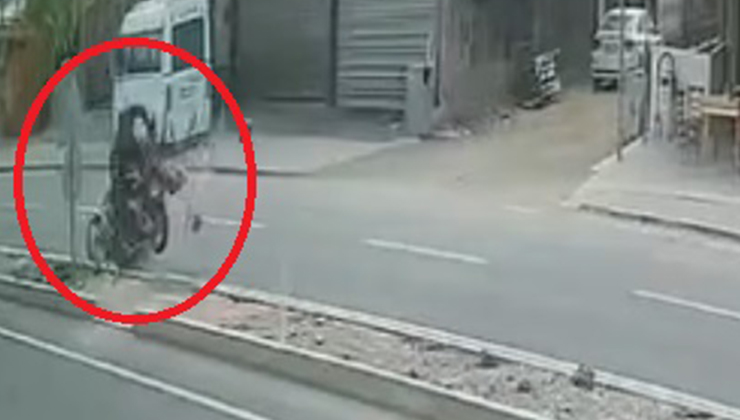 İki motosikletin çarpıştığı kaza kamerada: 1 ölü, 2 yaralı