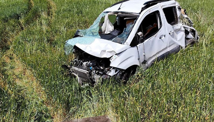Isparta’da hafif ticari araç şarampole yuvarlandı: 1 yaralı