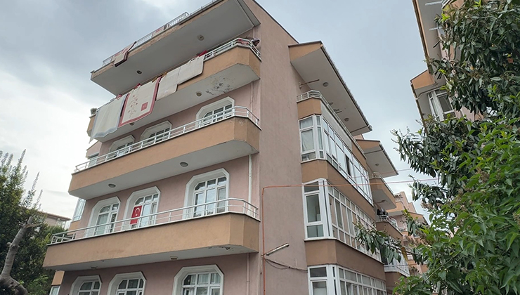 Avcılar’da riskli 4 katlı bina tahliye edilerek mühürlendi