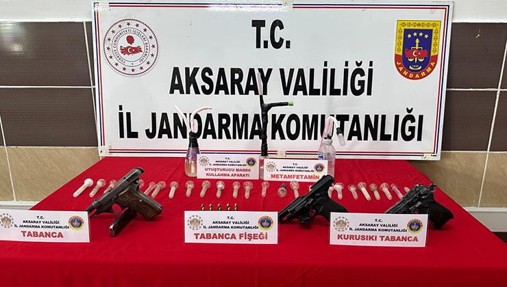 Jandarmanın operasyonunda uyuşturucu ve tabancalar ele geçirildi