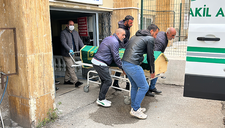 Kabus geri döndü! Sivas’ta 2 çocuk annesi keneden öldü