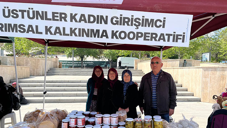 Kadın emeğinin işgücüne katkısına dikkat çekiyorlar