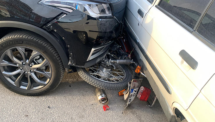 Karaman’da cipin çarptığı motosikletin sürücüsü canını son anda kurtardı