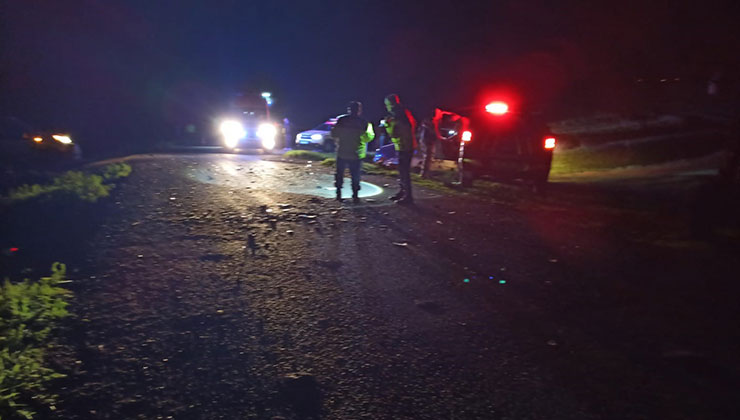 Kars’ta 2 hafif ticari araç çarpıştı: 1 ölü, 4 yaralı