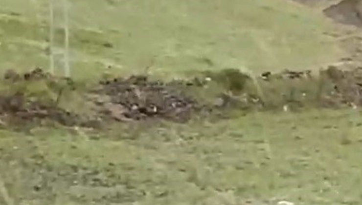 Kars’ta şiddetli rüzgar çatıları uçurdu