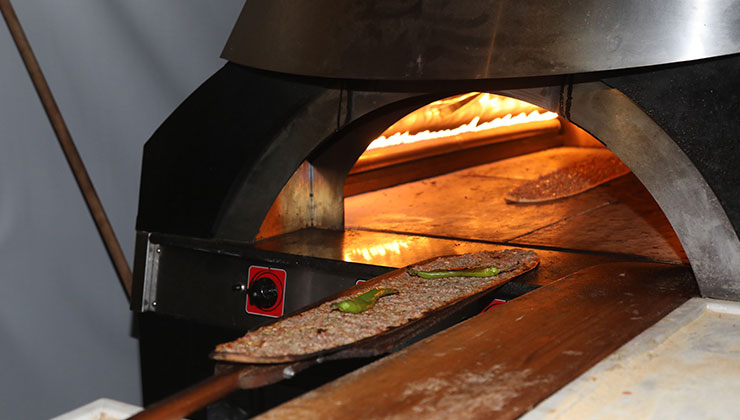 KONBELTAŞ Türkiye’nin ilk TSE onaylı etliekmek üretim belgesini aldı