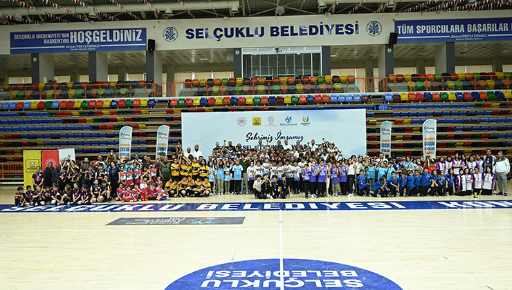Konya Büyükşehir Geleneksel Çocuk Oyunları İl Finali’nde dereceye giren öğrencilere ödülleri verildi